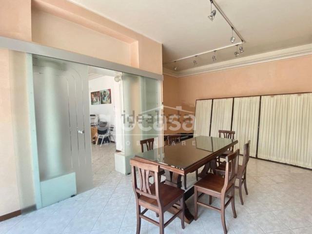 Ufficio in vendita di 70 m² in Via Roma