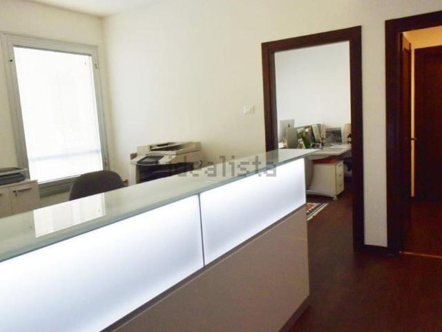 Ufficio in vendita di 70 m² in Piazza dell&apos Insurrezione