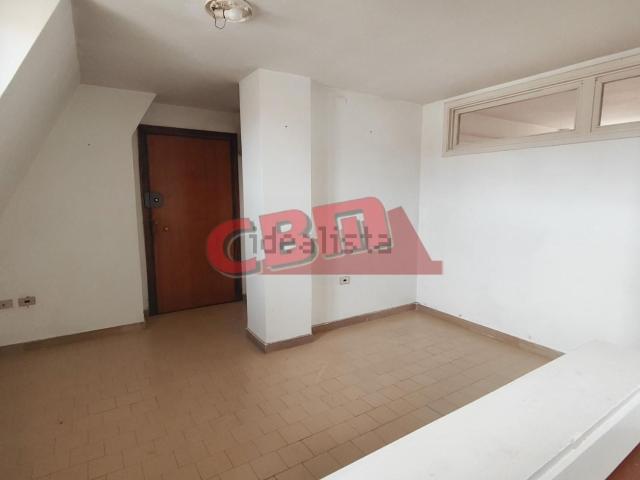 Ufficio in vendita di 70 m² in Piazza Elia Benamozegh, 57123
