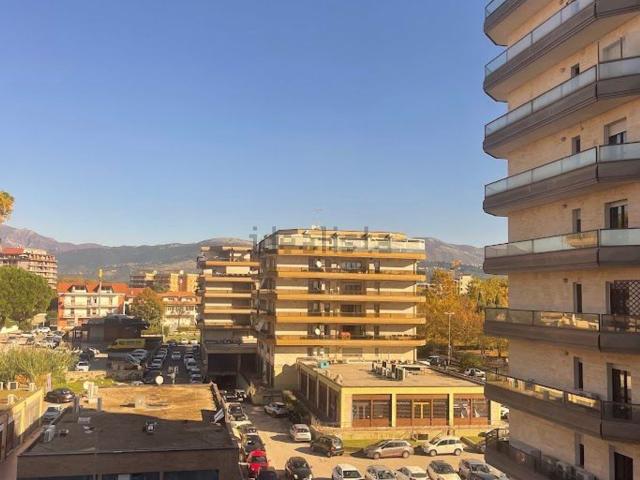 Ufficio in vendita di 70 m² in Piazza Federico Fellini, 4