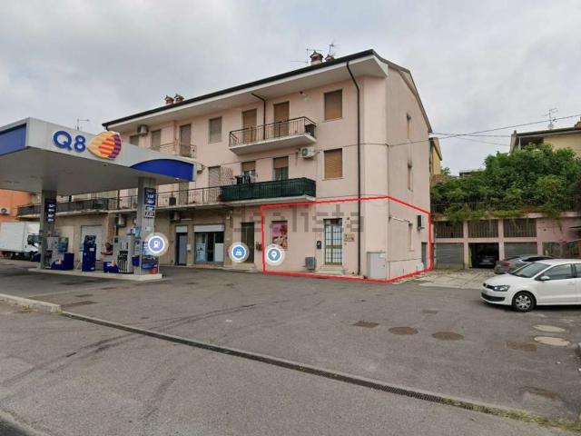 Ufficio in vendita di 71 m² in Via Bosco, 22