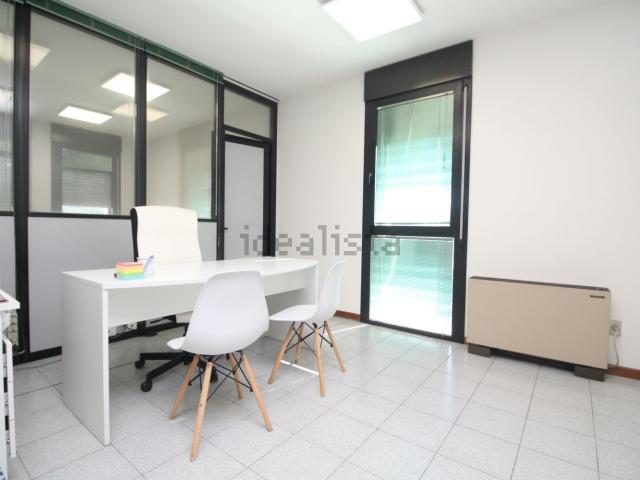 Ufficio in vendita di 71 m² in Via Vicenza
