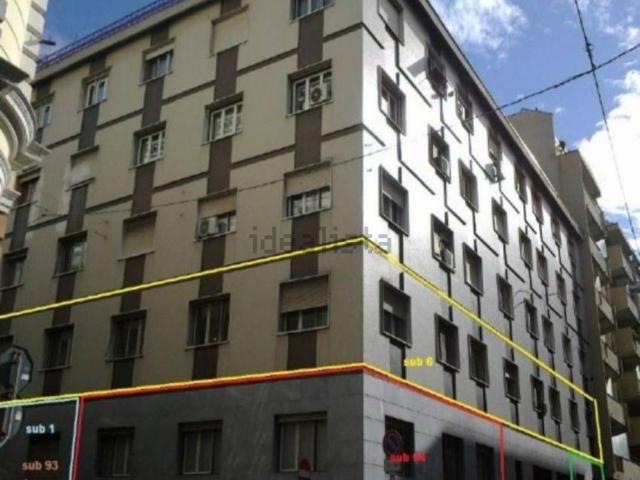 Ufficio in vendita di 720 m² in Via San Francesco D&apos Assisi, 27