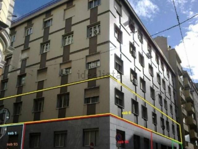 Ufficio in vendita di 720 m² in Via San Francesco D&apos Assisi, 27