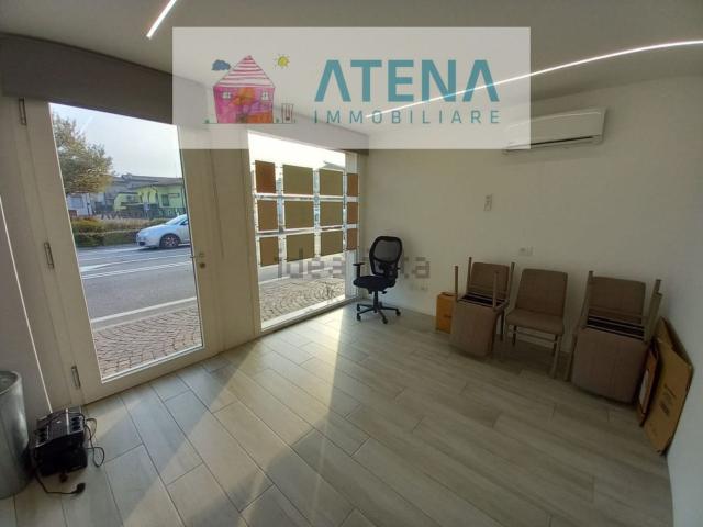 Ufficio in vendita di 72 m² in Via Conselvana, 136