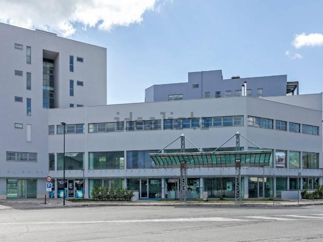 Ufficio in vendita di 72 m² in Via B. Cassinelli, 42