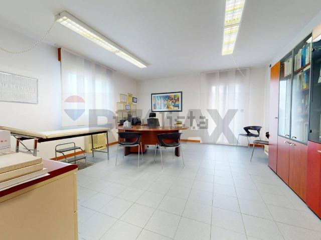 Ufficio in vendita di 74 m²