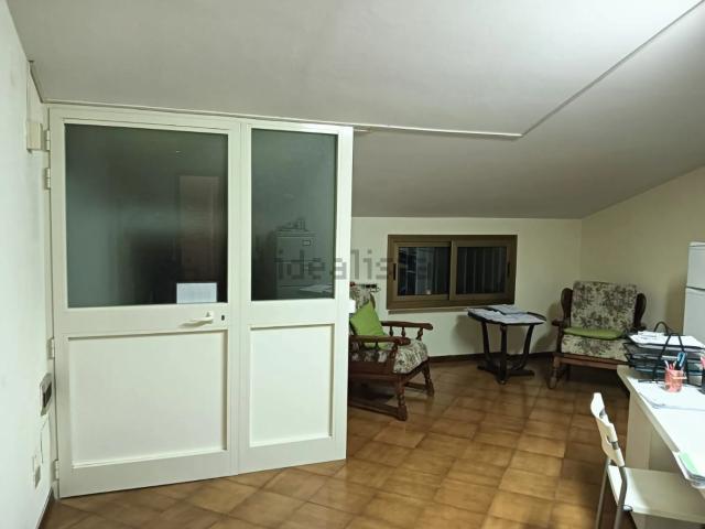 Ufficio in vendita di 74 m² in Via Ho Chi Minh