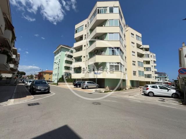 Ufficio in vendita di 74 m² in Via Lazio, 63