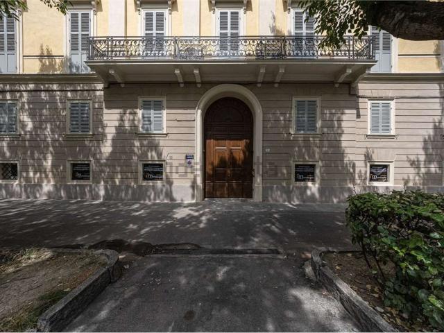 Ufficio in vendita di 74 m² in Viale Martiri della Libertà, 32