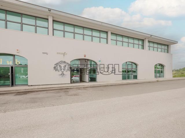 Ufficio in vendita di 750 m² in Via Roma, 39