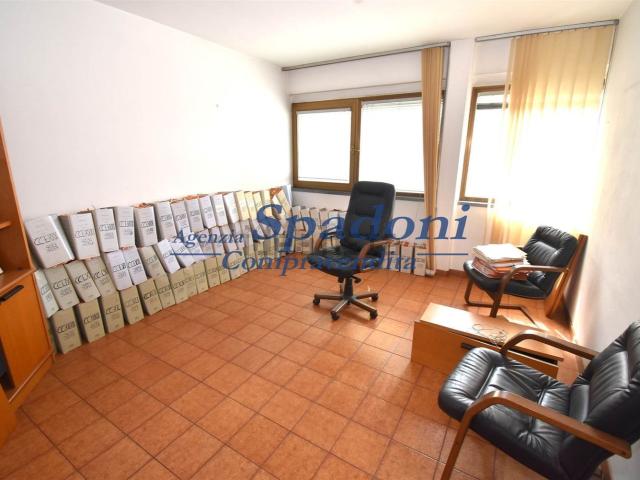 Ufficio in vendita di 75 m²