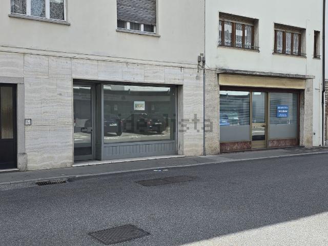 Ufficio in vendita di 75 m² in Via Giacomo Matteotti, 21