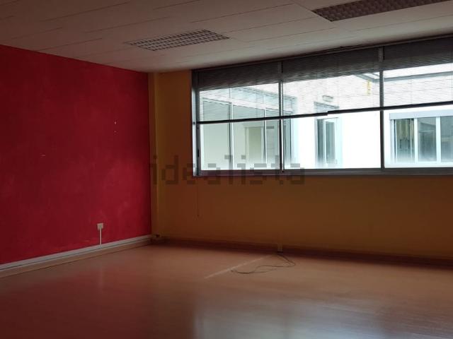 Ufficio in vendita di 75 m² in Via Luigi Einaudi, 108