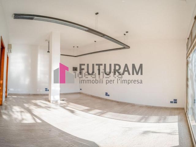 Ufficio in vendita di 75 m² in Via Roma, 4