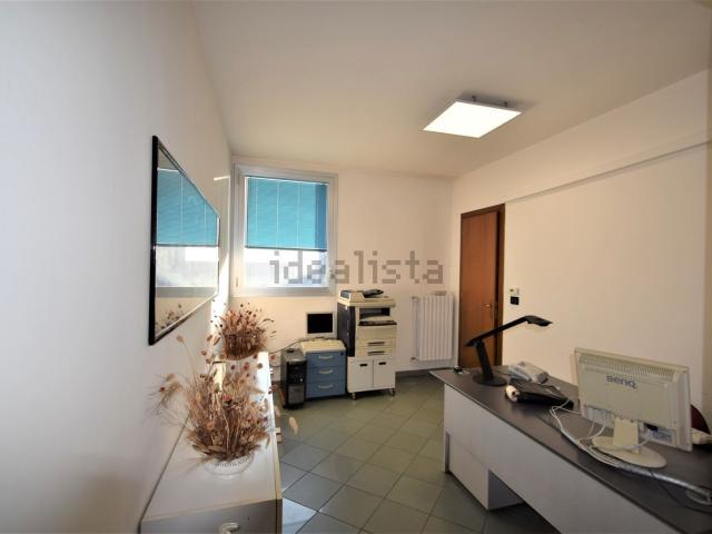 Ufficio in vendita di 75 m² in Piazza Alpini d&apos Italia