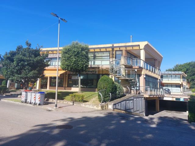 Ufficio in vendita di 75 m² in Piazza Enrico Berlinguer