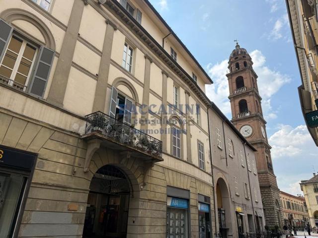Ufficio in vendita di 75 m² in Piazza Martiri della Libertà, 7