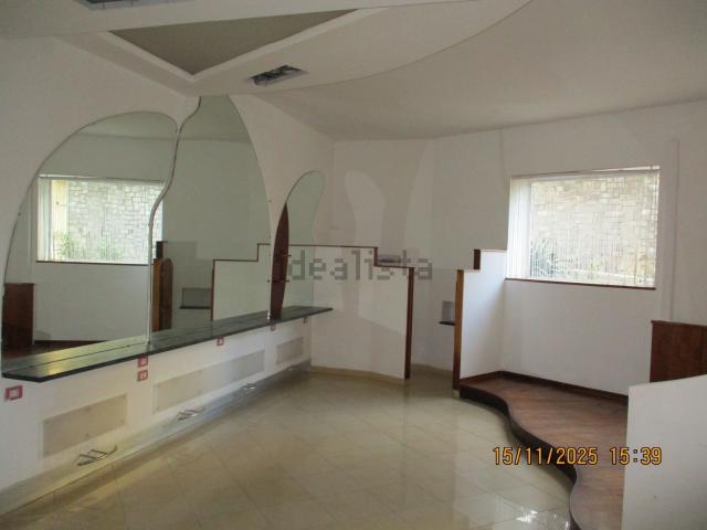 Ufficio in vendita di 76 m² in Via Nuvoloni, 27