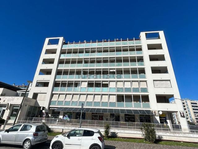 Ufficio in vendita di 76 m² in Galleria Karol Wojtyla, 4