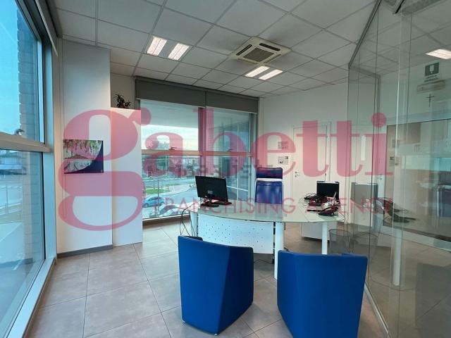 Ufficio in vendita di 77 m²