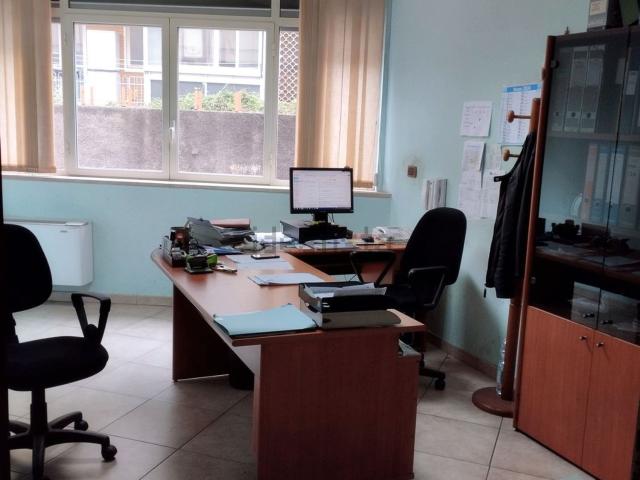 Ufficio in vendita di 800 m² in Via Barriera