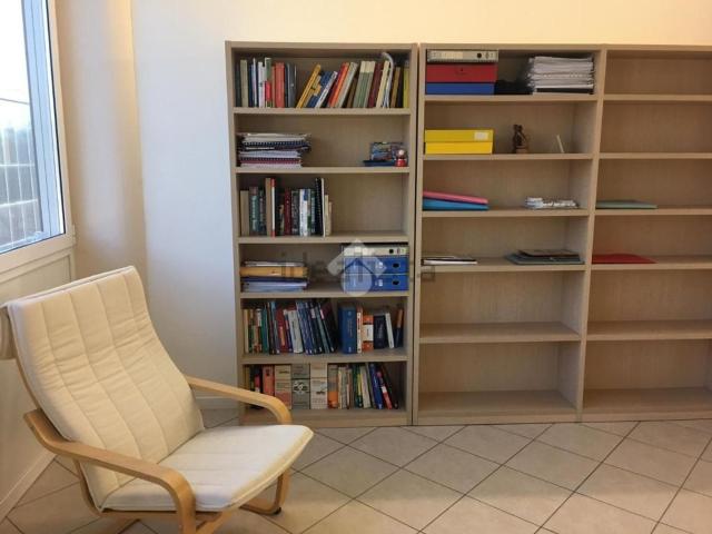 Ufficio in vendita di 80 m² in Via Giacinto Andrea Longhin, 83
