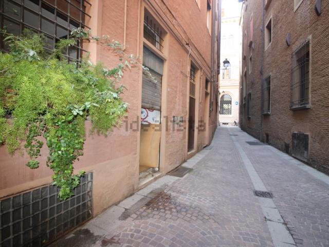Ufficio in vendita di 80 m² in Via de&apos  Pepoli