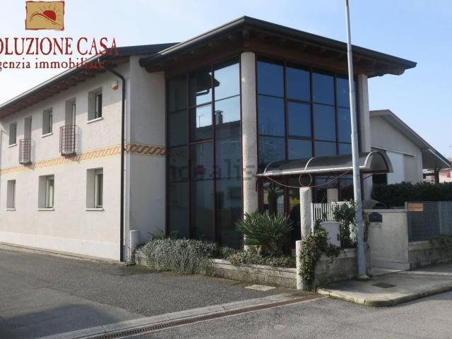 Ufficio in vendita di 80 m² in Via del Molino