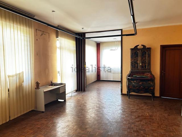 Ufficio in vendita di 80 m² in Via del Castagnone