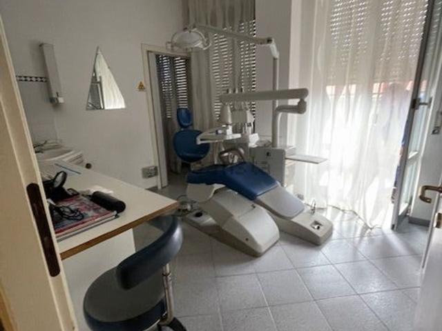 Ufficio in vendita di 80 m² in Via Francesco Petrarca