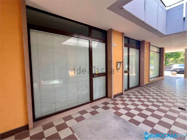 Ufficio in vendita di 80 m² in Via Lenin