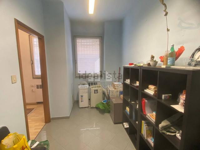 Ufficio in vendita di 80 m² in Via Ludovico Ariosto, 6