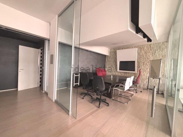 Ufficio in vendita di 80 m² in Via Medicine, 1458