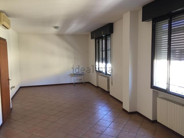 Ufficio in vendita di 80 m² in Via Ugo Foscolo