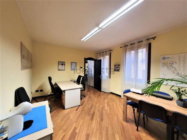 Ufficio in vendita di 80 m² in Corso del Popolo