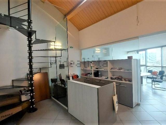 Ufficio in vendita di 80 m² in Corso Europa