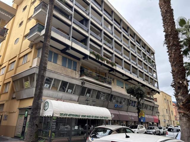 Ufficio in vendita di 81 m² in Via Roma, 26