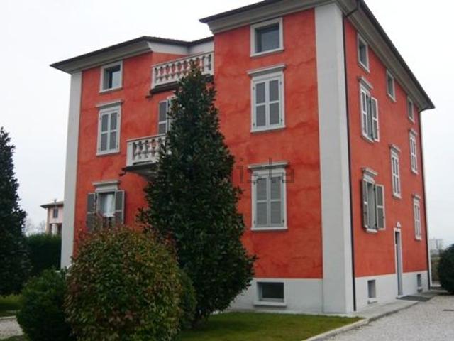 Ufficio in vendita di 820 m² in Via A.M Vicenzi, 1
