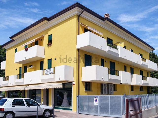 Ufficio in vendita di 82 m² in Via Romana Aponense, 16