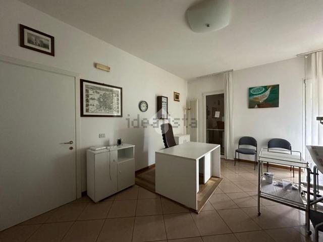 Ufficio in vendita di 82 m² in Piazza della Vittoria, 89