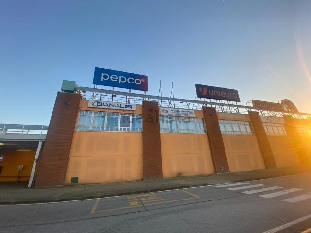 Ufficio in vendita di 830 m² in Via O. Scavazza, 1769