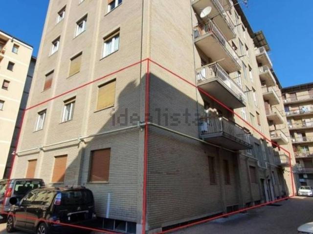 Ufficio in vendita di 833 m² in Via B. Festaz, 54