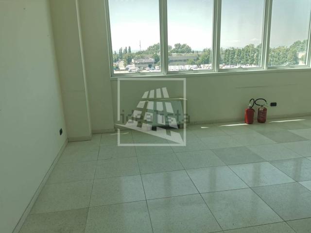Ufficio in vendita di 83 m² in Via Guido Dorso, 3