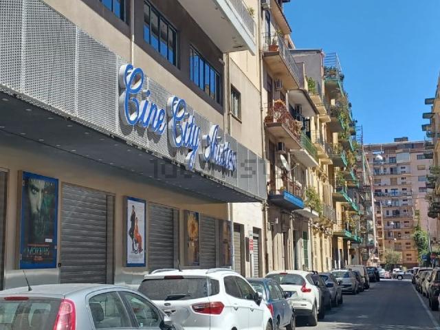 Ufficio in vendita di 85 m² in Via Balduino, 13