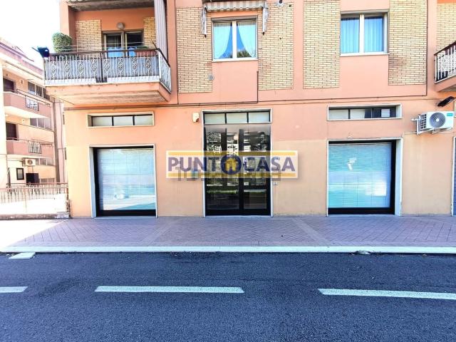 Ufficio in vendita di 85 m² in Via Galileo Galilei, 52