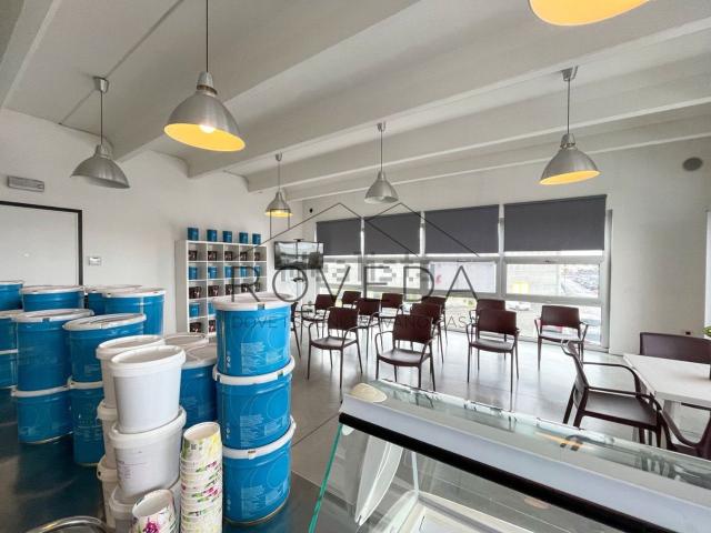 Ufficio in vendita di 85 m² in Via dell&apos  Industria