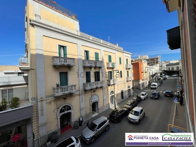 Ufficio in vendita di 85 m² in Via Lucana