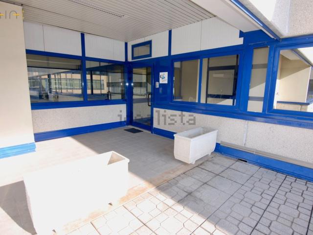Ufficio in vendita di 85 m² in Via Pasubio, 36