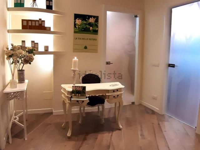 Ufficio in vendita di 85 m² in Corso Orazio Raimondo, 91